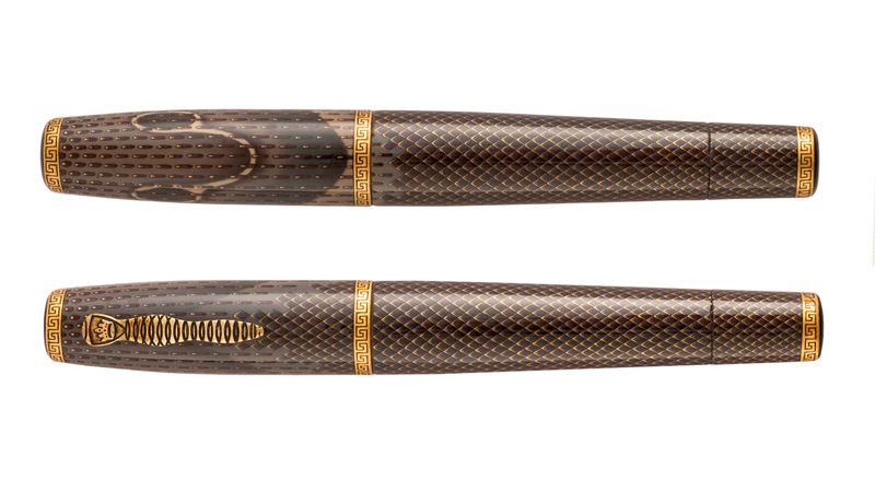 Cobra Snake Pen
